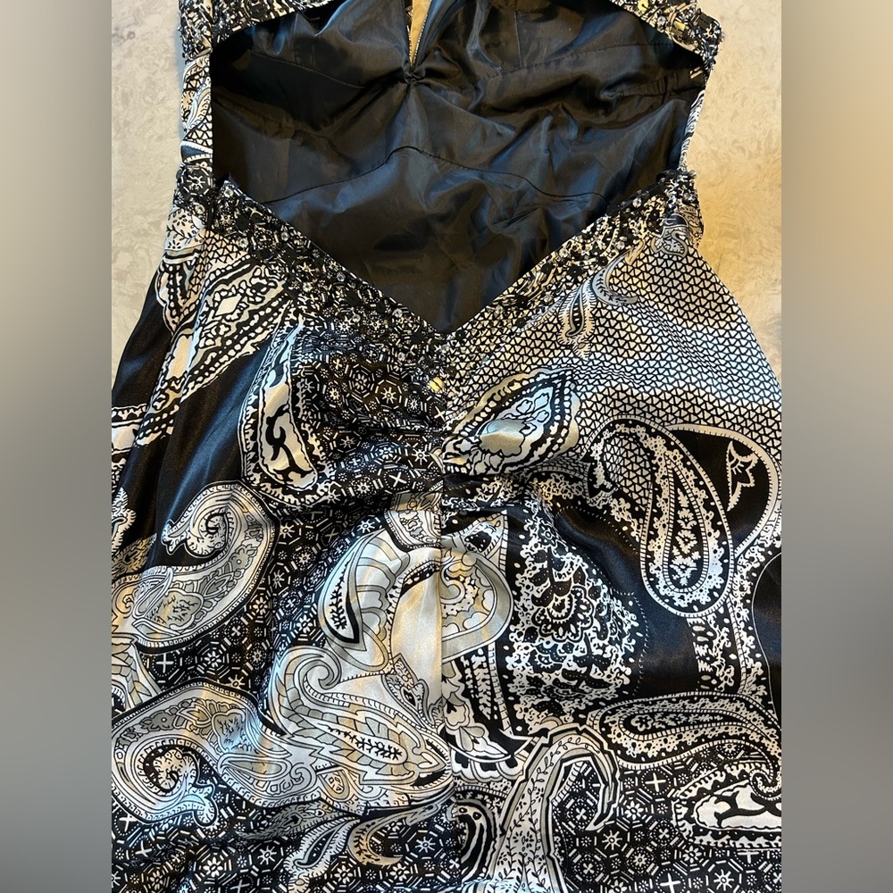 Dave & Johnny Black and White Paisley Maxi Dress with Crisscross Straps size 5/6 - Picture 7 of 16